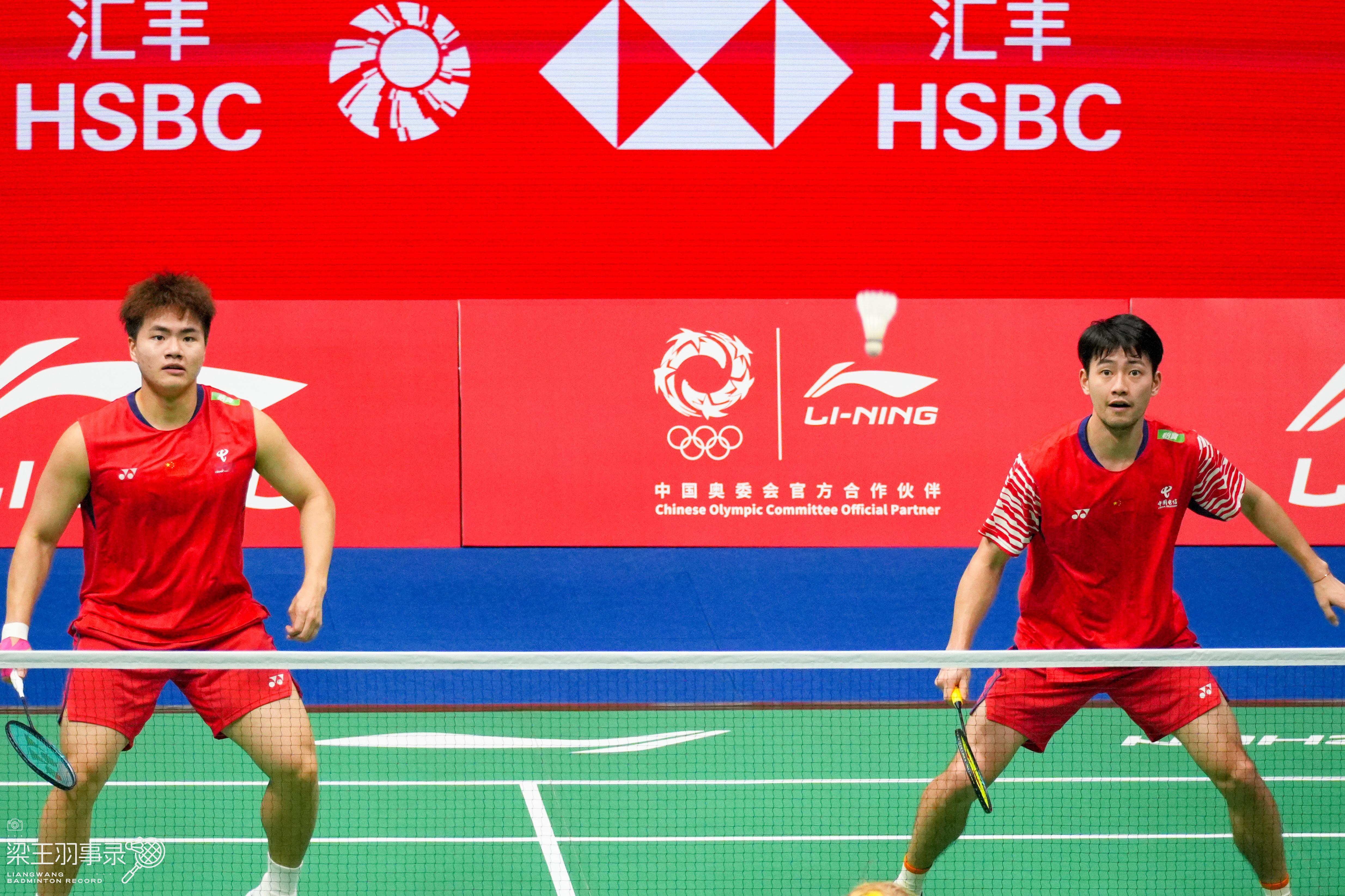 眼睛瞪得像铜铃🏸👀🏸👀 ​​​