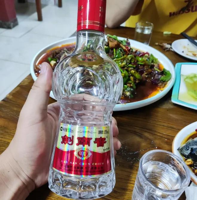 5月喝酒，行家建议：好酒不一定贵，这4款白酒好喝不贵，几乎零差评！

【水晶剑】