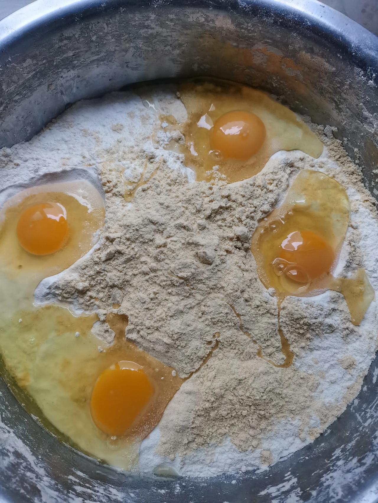 
地标潍坊，今天又是开心的一天。自己动手丰衣足食，蒸了一锅大馒头。用的是白面粉+