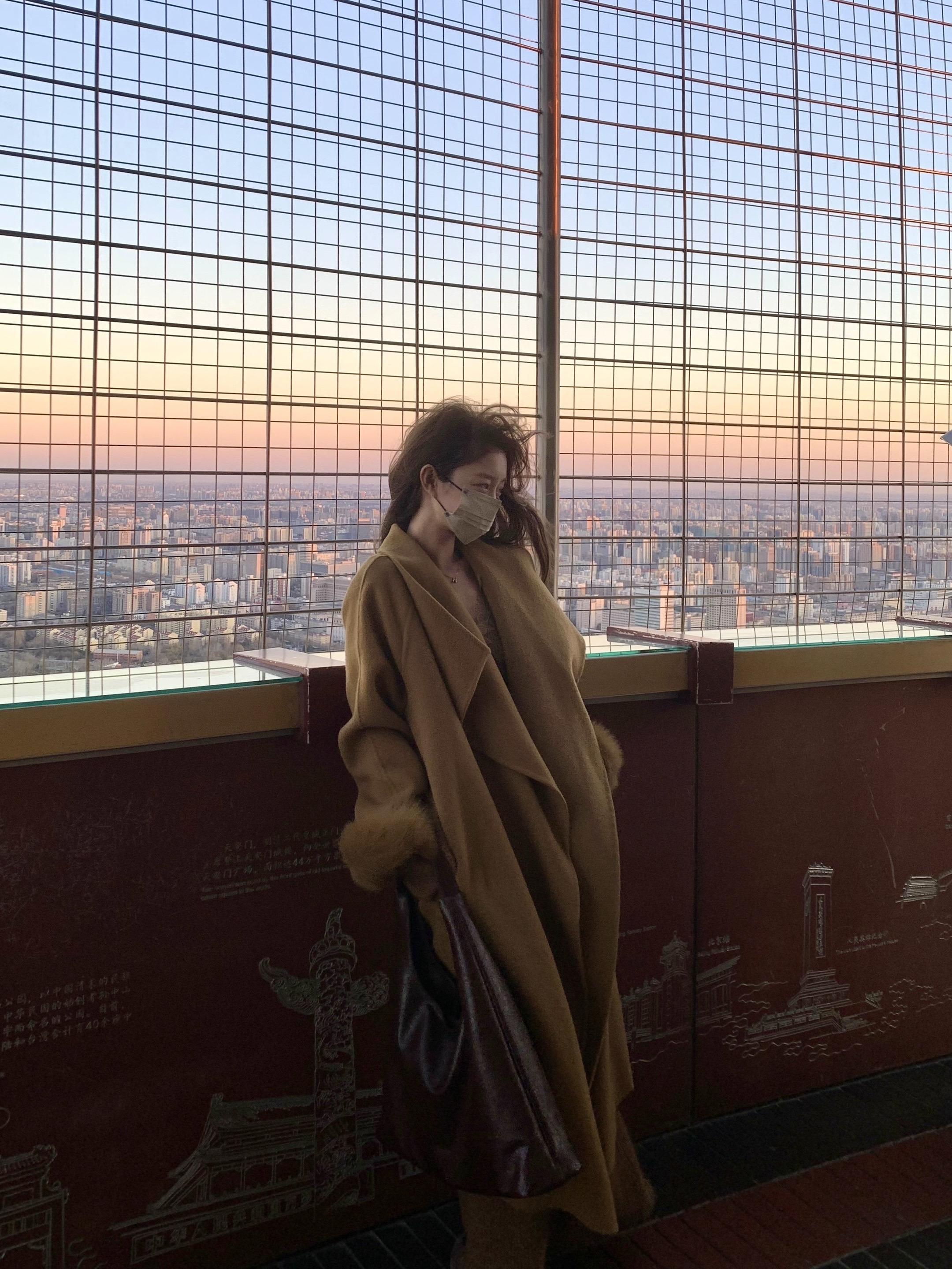 穿搭 大衣 气质穿搭 中央电视塔 氛围感