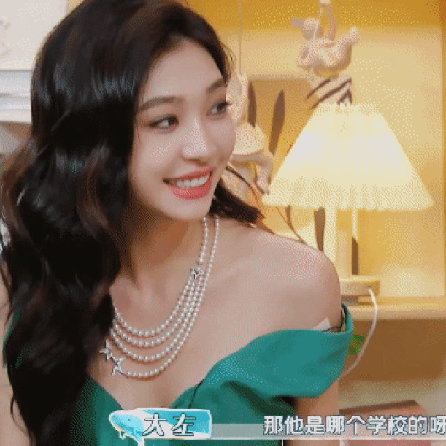 妈呀易梦玲在电视里都这么好看配上身高身材真的 就是妥妥的大美女 进娱乐圈没什么压