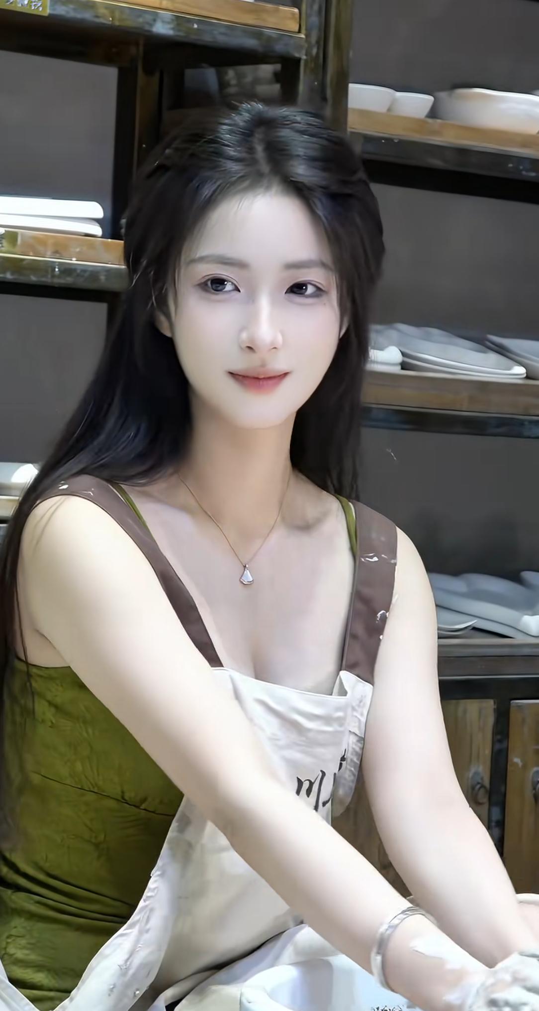 能猜出她是做什么工作的吗？