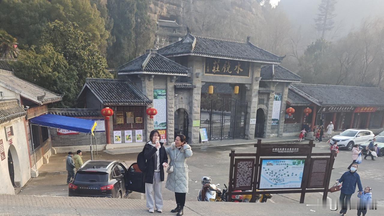 建安十二年的襄阳冬月，刘备一句'立长不立幼'触怒蔡氏，在檀溪绝境中与的卢马共赴生