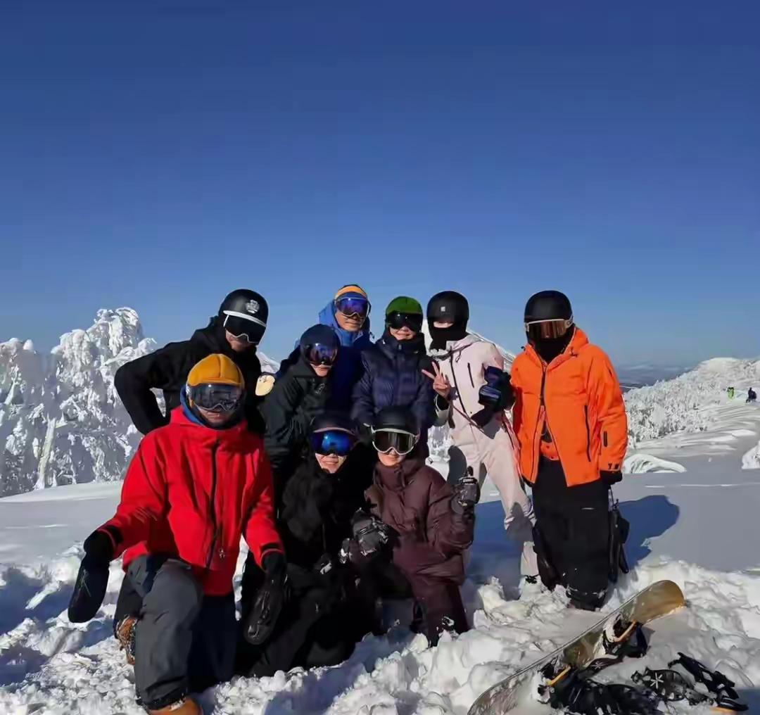 不要去羡慕别人，她们的一切都是你们自愿给赞助的[笑哭][笑哭][笑哭]