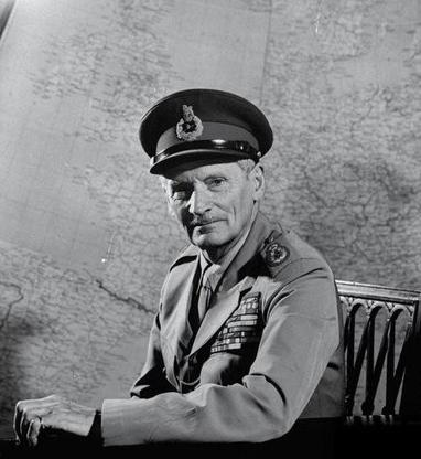 1961年，周恩来看着节目单脸色大变，提起笔就把那个重头戏给划了。
 
1961