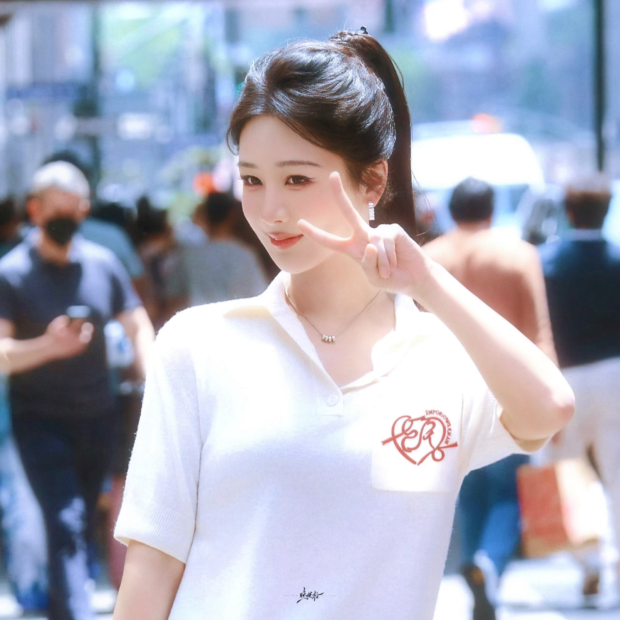 杨紫杨紫玉兰花开君再来  yz杨紫董竹君  喜欢是翻开旧相册，看到你的瞬间，心依