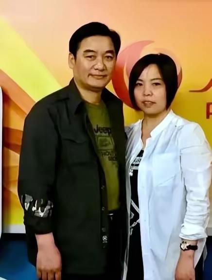 1985年，安徽21岁战士壮烈牺牲，战友方海鹰放弃上军校，替他尽孝，父母感动得泪