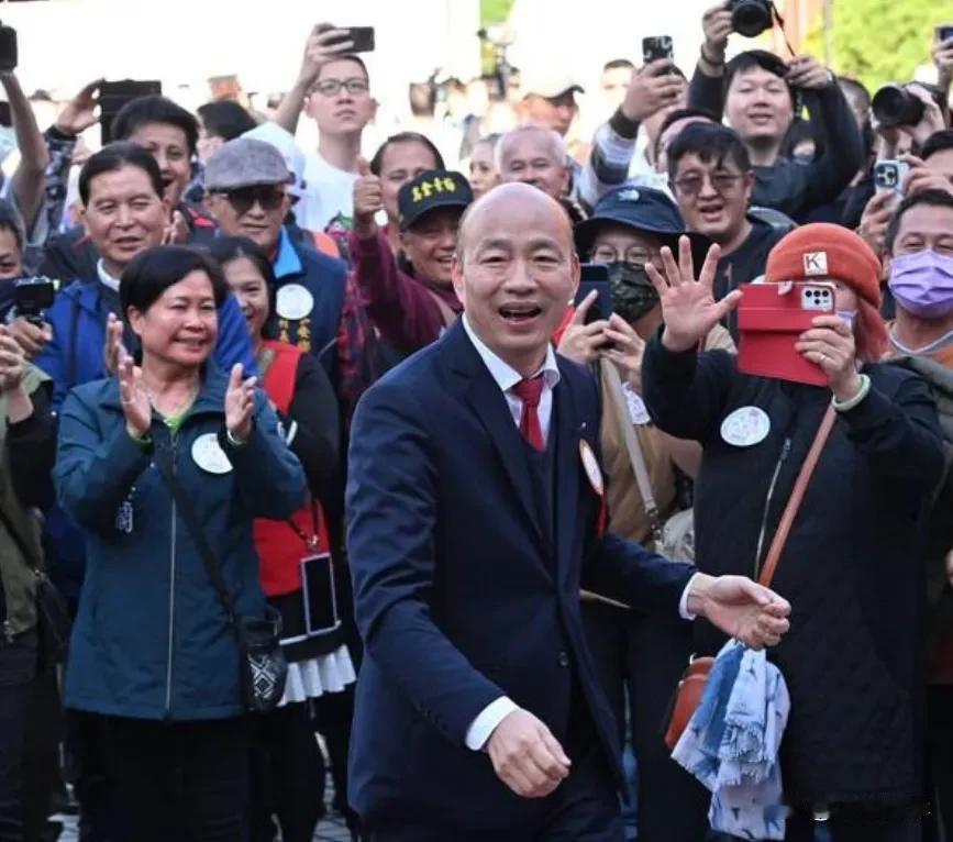 台湾省新任民意代表今日正式报到，除了宣誓就职之外，也将选出新任“正、副院长”，新