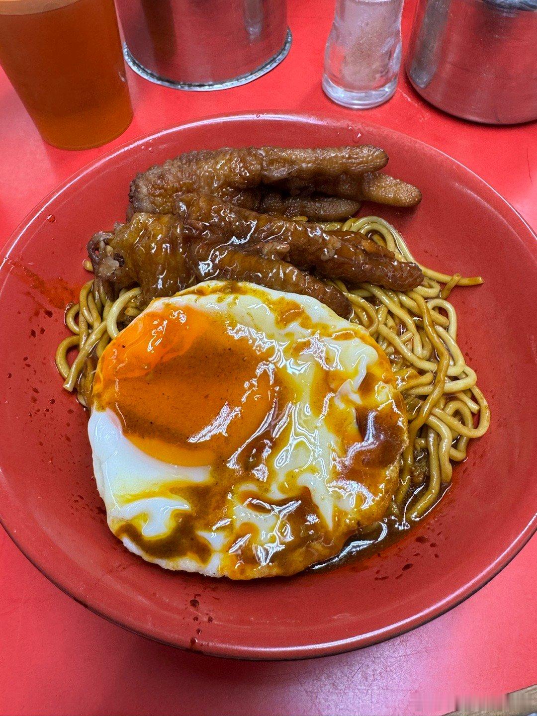 每次来澳必炫的百乐门（双汁➕油面）这次来试了下铁饼号的鸡蛋仔（强烈推荐）芝麻鸡蛋