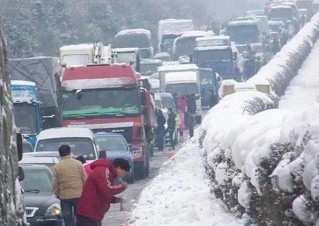 一场罕见大雪见证人心和各种“奇迹”！有人禁不住扪心自问：为何湖北湖南大雪会引起诟