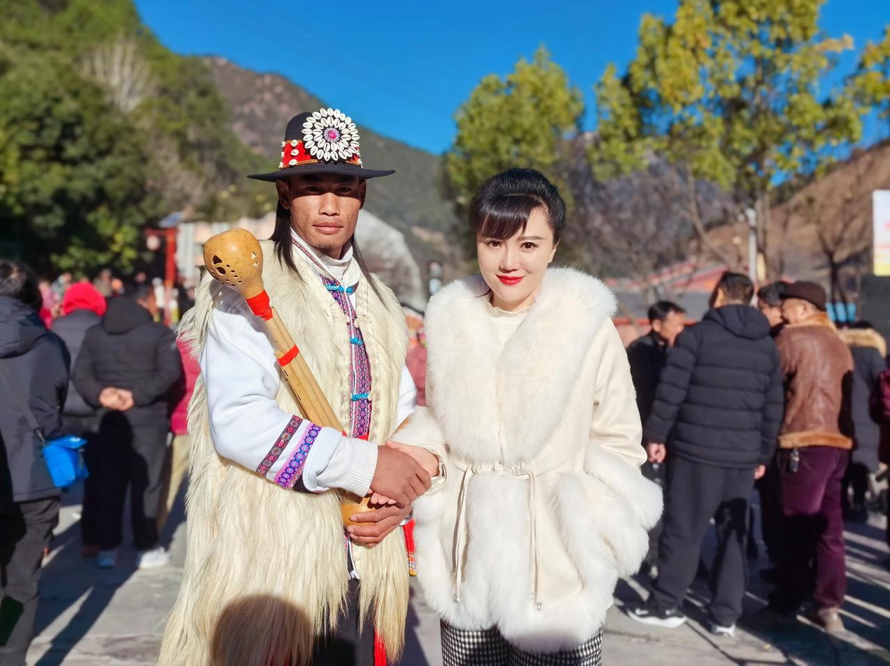冬日樱花盛开时，一年一度阔时来。来傈僳族过“阔时节”，热闹非凡。
阔时节是云南傈