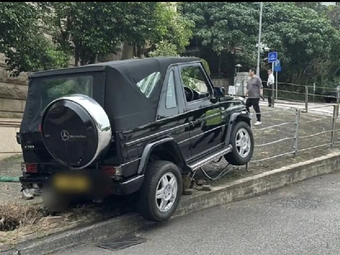 差距咋这么大呢！同样是导演，前有王家卫频繁上热搜，后有陈可辛跟着也上热搜了，但跟