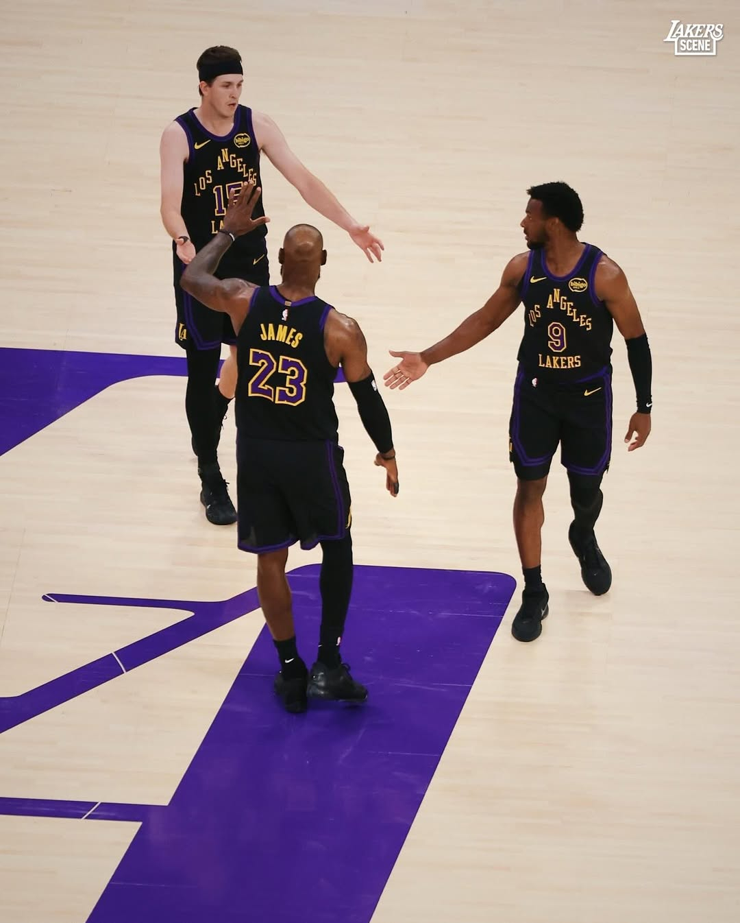 昨日精彩瞬间洛杉矶湖人里夫斯里夫斯东契奇单月得分创纪录