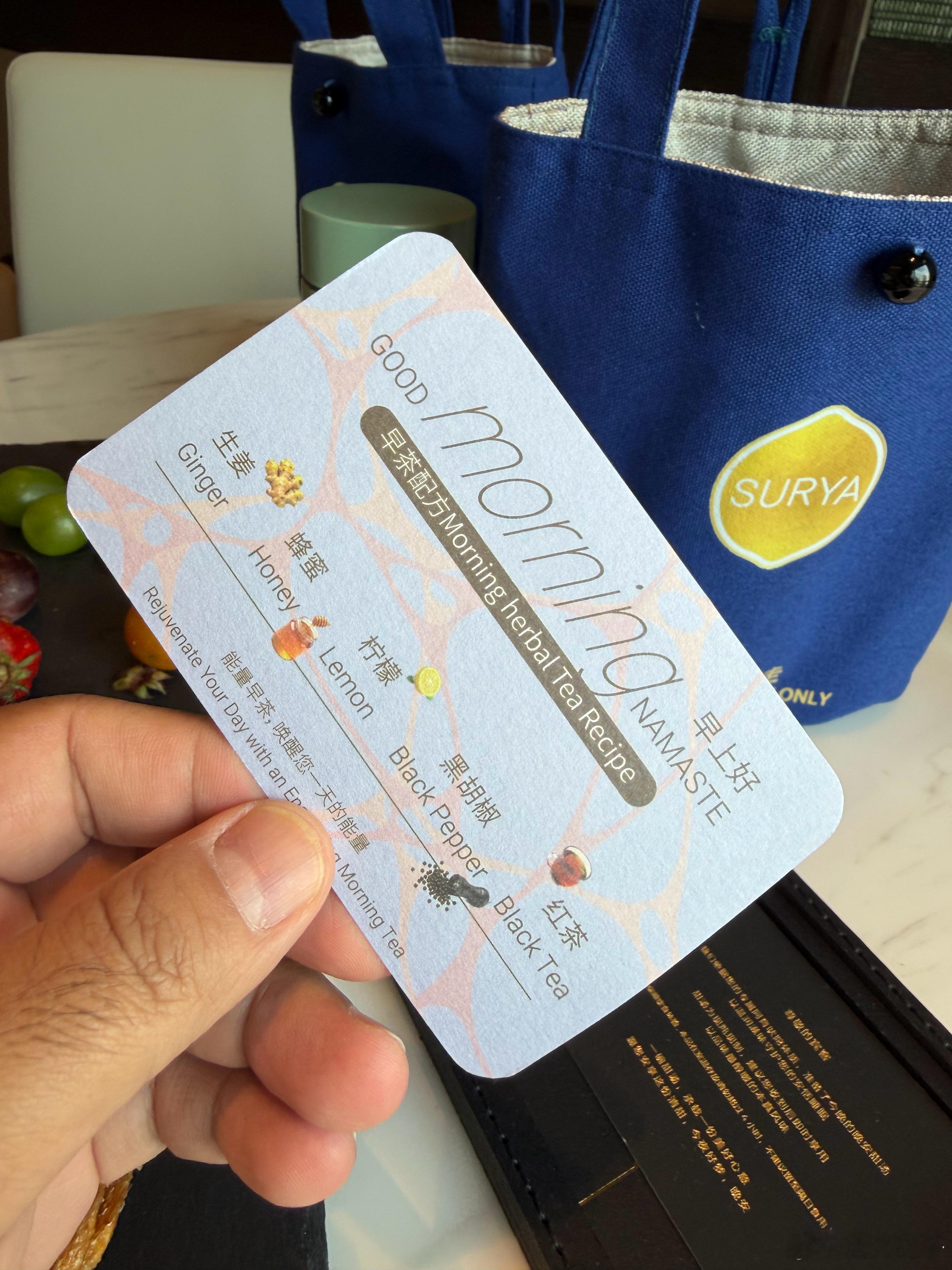 所以，尊重本就是相互的，昨天给前台小姑娘买了三盒眼贴，今早一开门，门上就多了一份