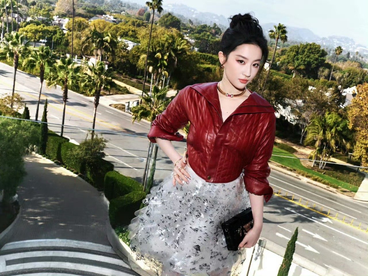刘亦菲木兰红VogueWorld好莱坞 出发图超惊艳！木兰红穿梭电影与时尚之间，