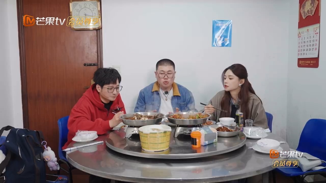 吕严找美食技巧只看差评跟着大众好评探店容易翻车，吕严自有一套独门秘诀，专扒差评分