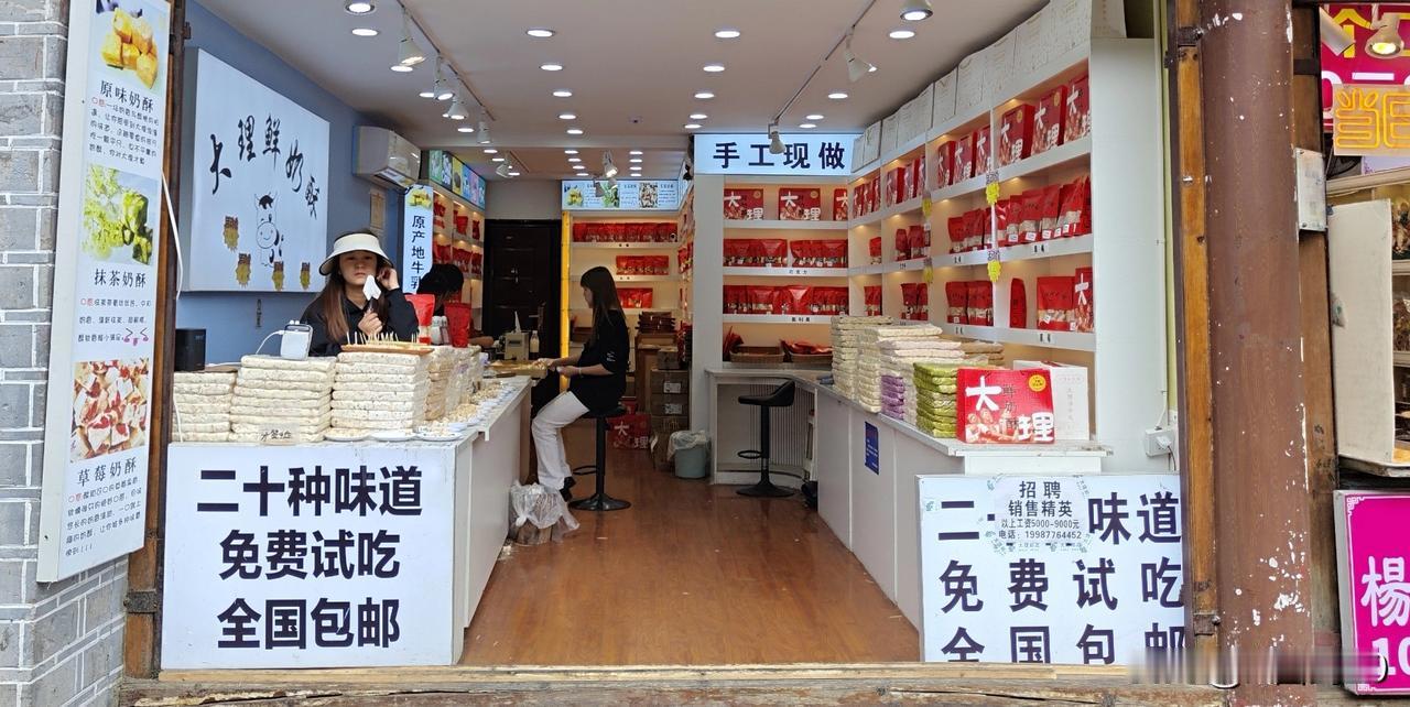 我认为不太好，人虽分手了，但曾经也相好过。人还是讲究情感，作为美好回忆珍藏心中吧