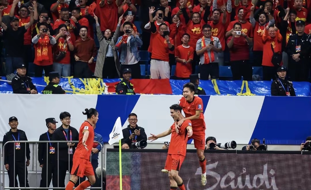 #国足赢了#太不容易！国足拼下首胜 多人拼到抽筋 王大雷哽咽 下轮或能进前4世预