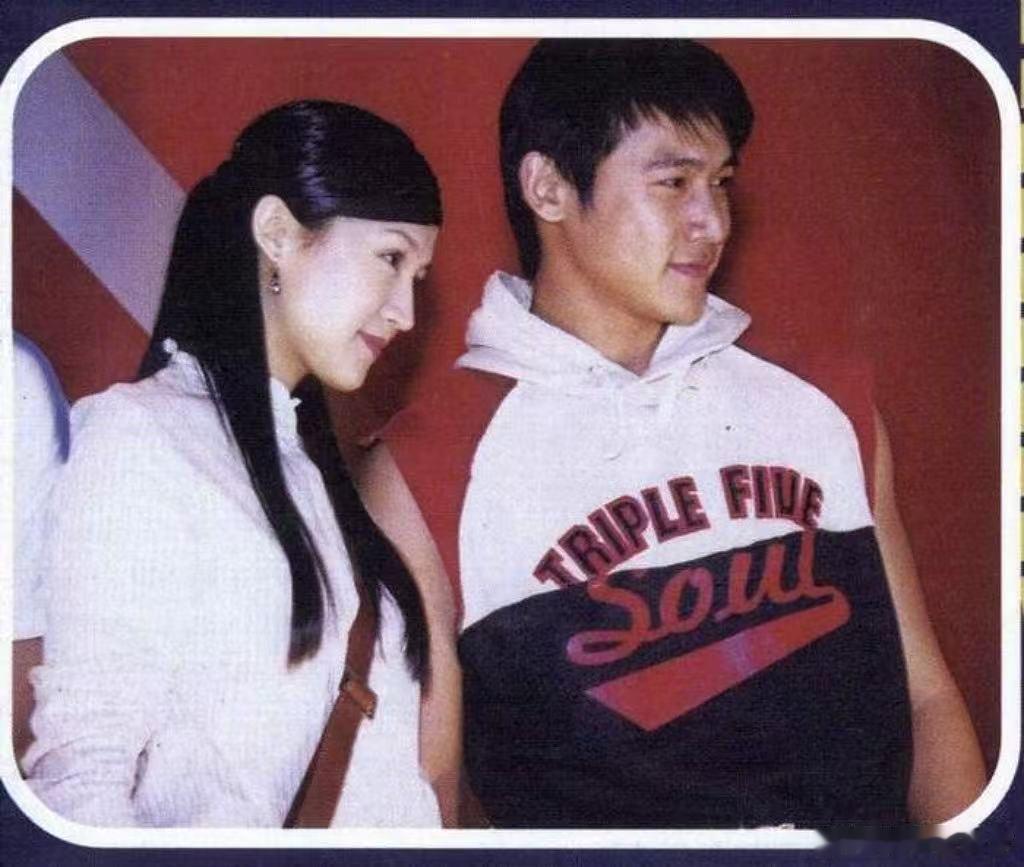 陆毅自制手串给鲍蕾当生日礼物爸爸当家 谁说老夫老妻不浪漫！陆毅熬夜给鲍蕾做手串，