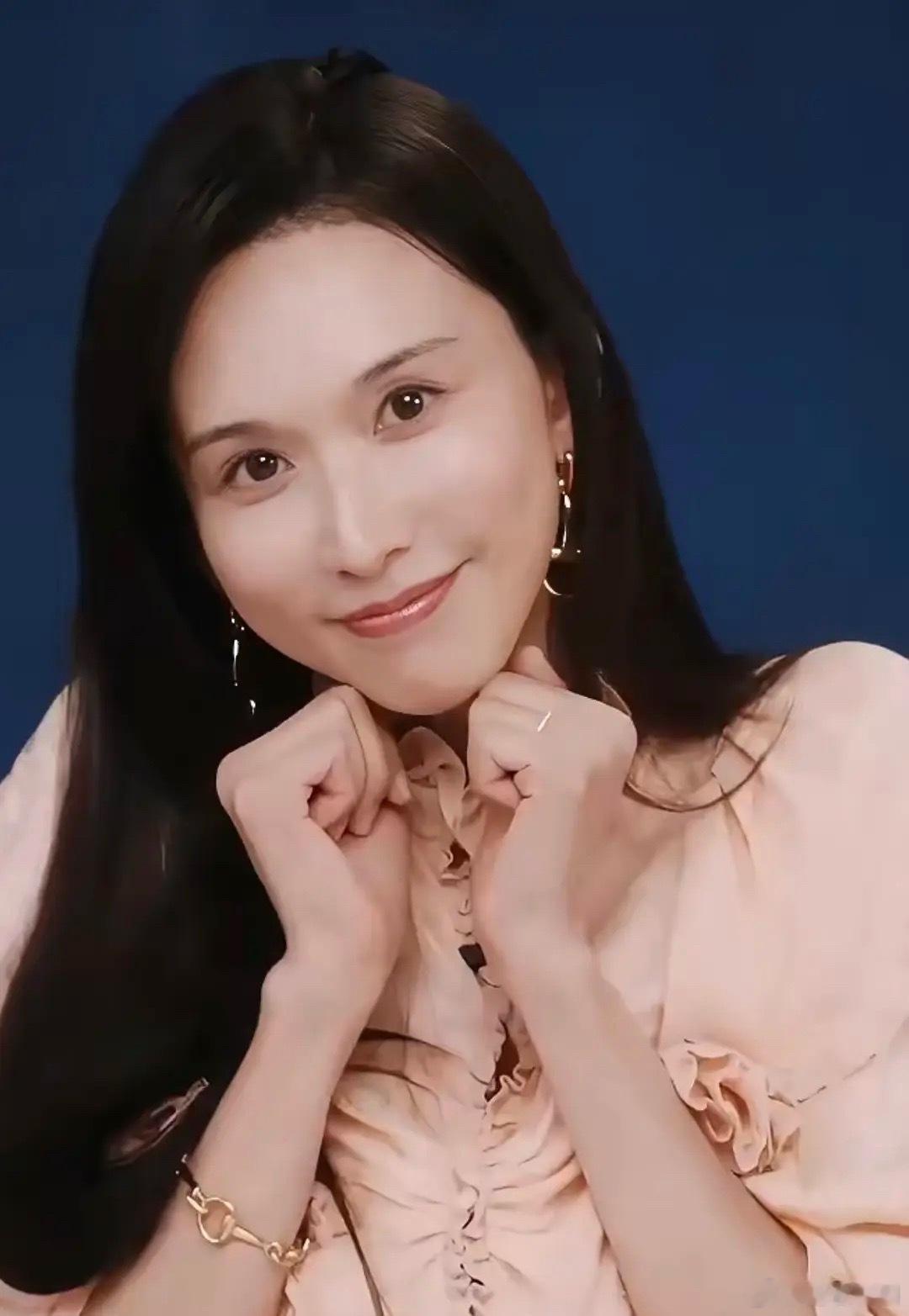 林志玲似乎已经变成了另外一个人，看照片根本认不出的程度呀 ​​​