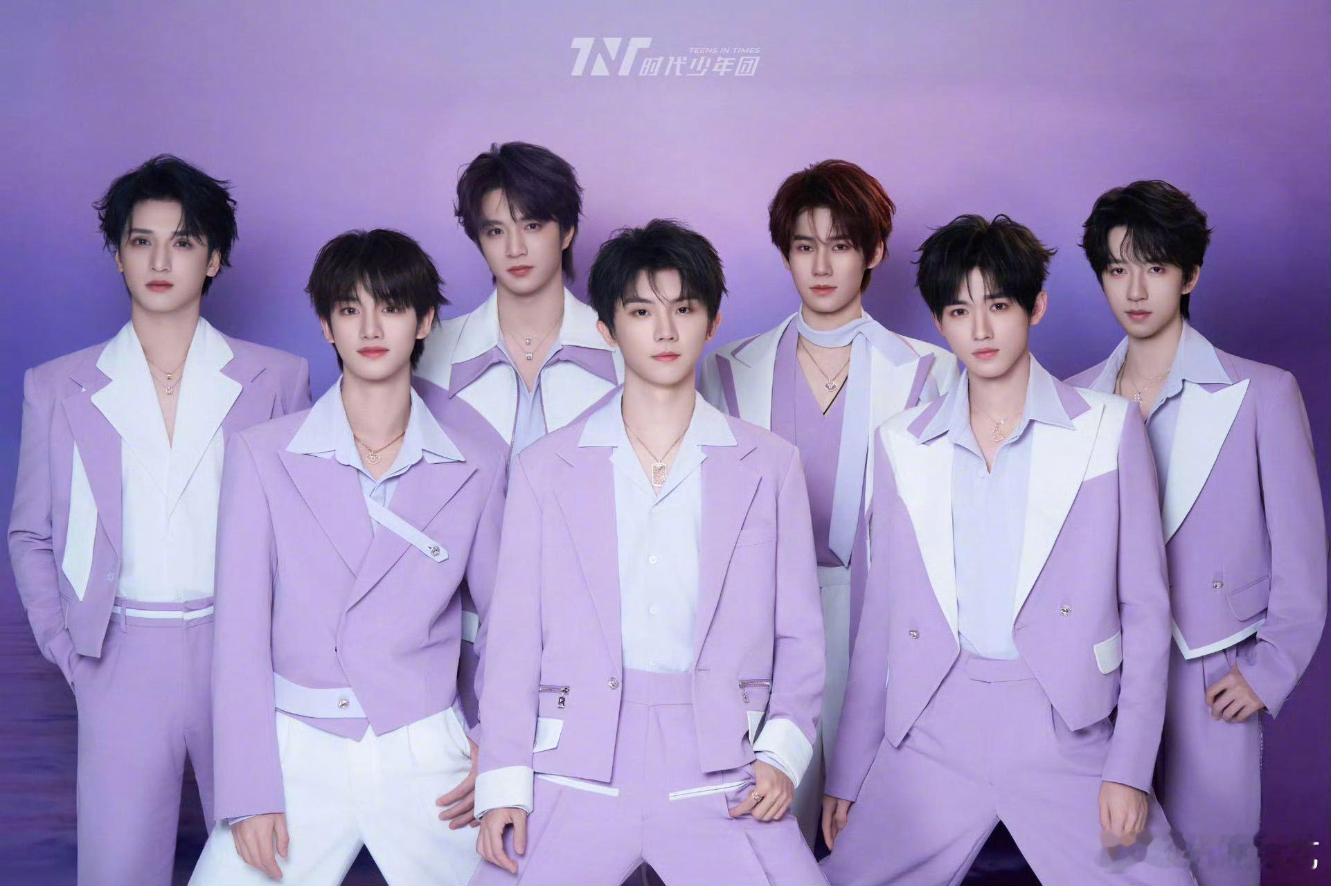 时代少年团舞台一眼千年千年文脉，一唱倾心，少年风华，蓄力绽放。一曲《一眼千年》，