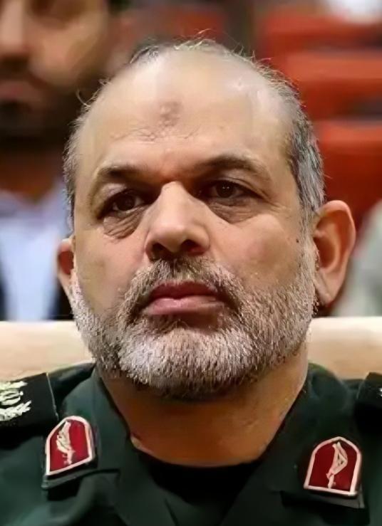 关键时刻，伊朗把一个全球通缉犯请出山
此人正是美国头号死对头艾哈迈德・瓦希迪
先