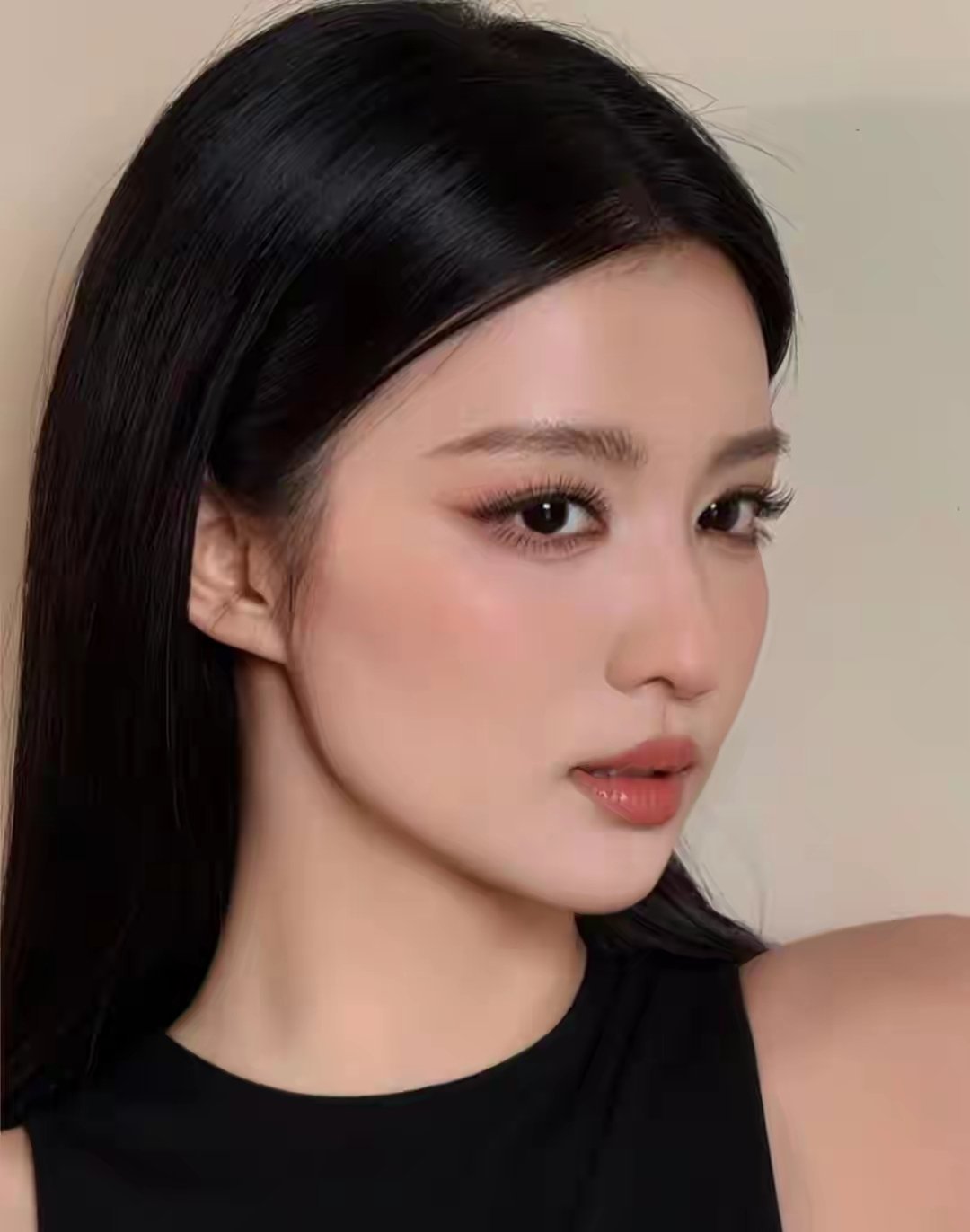 为什么王楚然近视700多度眼睛还这么有神？ 