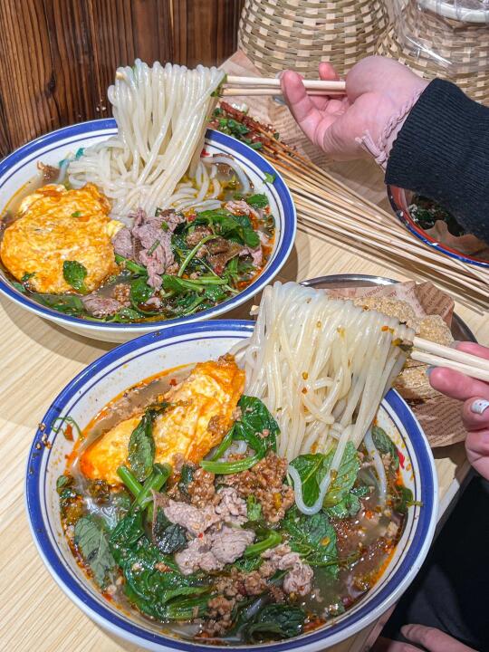 西平这家生烫牛肉米线！！终于吃上了……