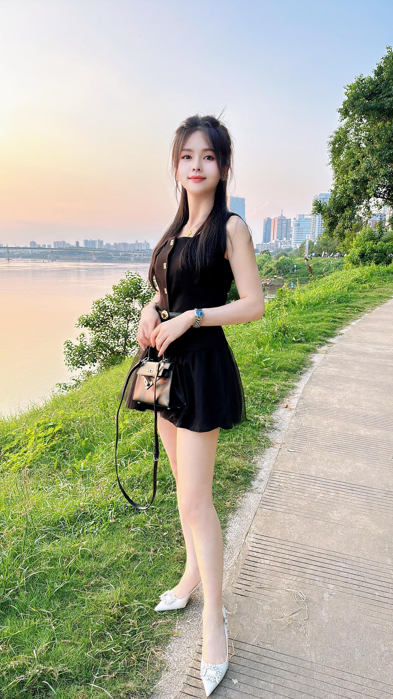 消息回不回，全看你是谁。最近很触动的一段话分享给你。有人发了信息，看了一眼却没有