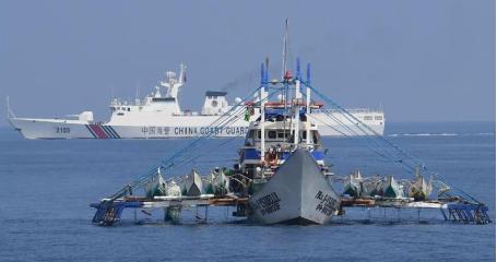 菲律宾主动撞船！南海第一炮可能在黄岩岛打响！7月20日到24日，短短五天，中菲在