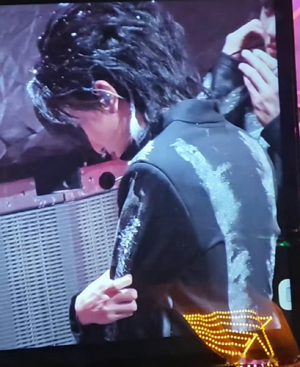 荣耀之战今天童禹坤 张桂源 苏新皓 左航都哭了左航哭了童禹坤哭了张桂源哭了苏新皓