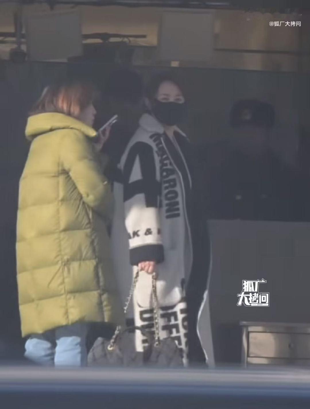 马丽马年春晚彩排马丽马年春晚彩排路透马丽现身马年央视春晚彩排 