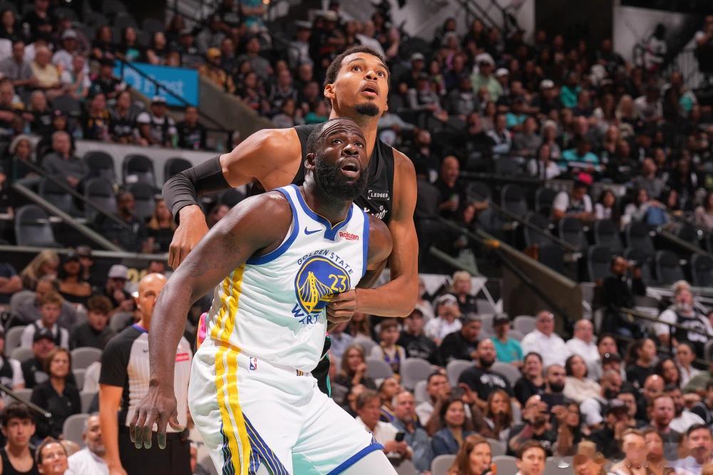 北京时间11月13日，NBA常规赛勇士客场125-120逆转击败马刺，第一节勇士