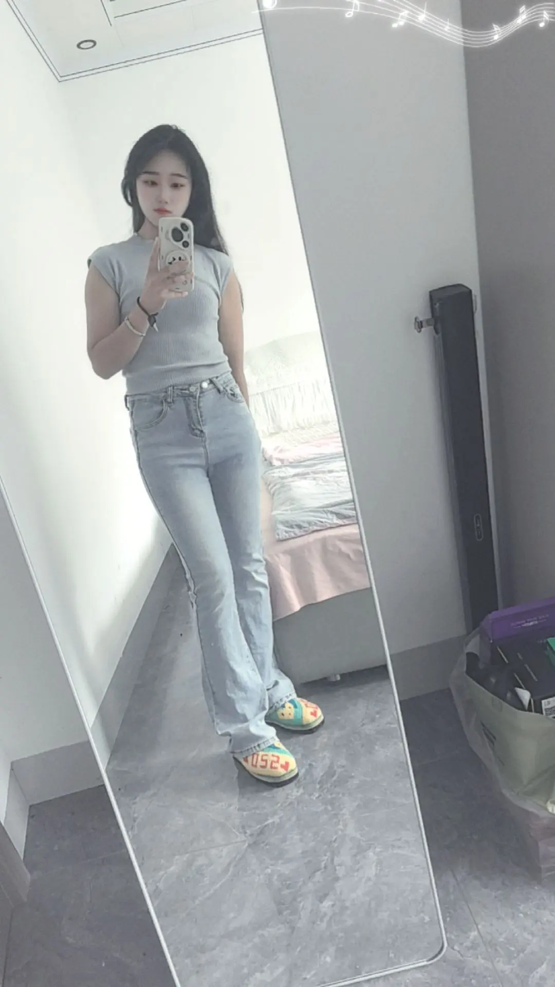 女人要嫁就嫁一个会帮你吹干头发，会低头为你系鞋带，不嫌弃吃你剩下的东西...