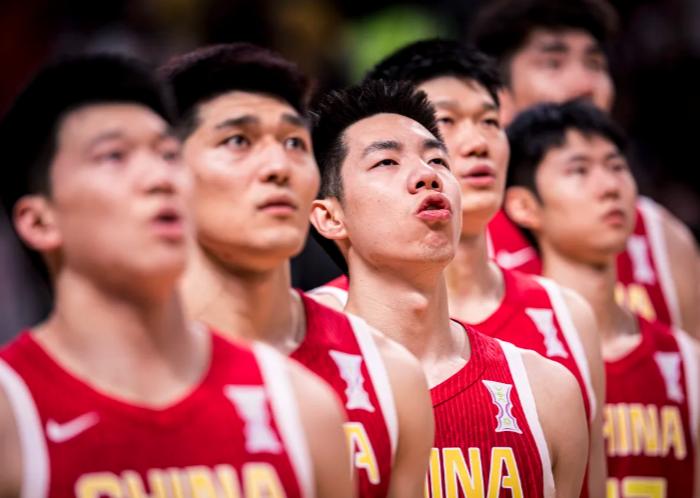 中国男篮首节25-17领先澳大利亚关键三人：
北京时间8月18日，亚洲杯决赛，中