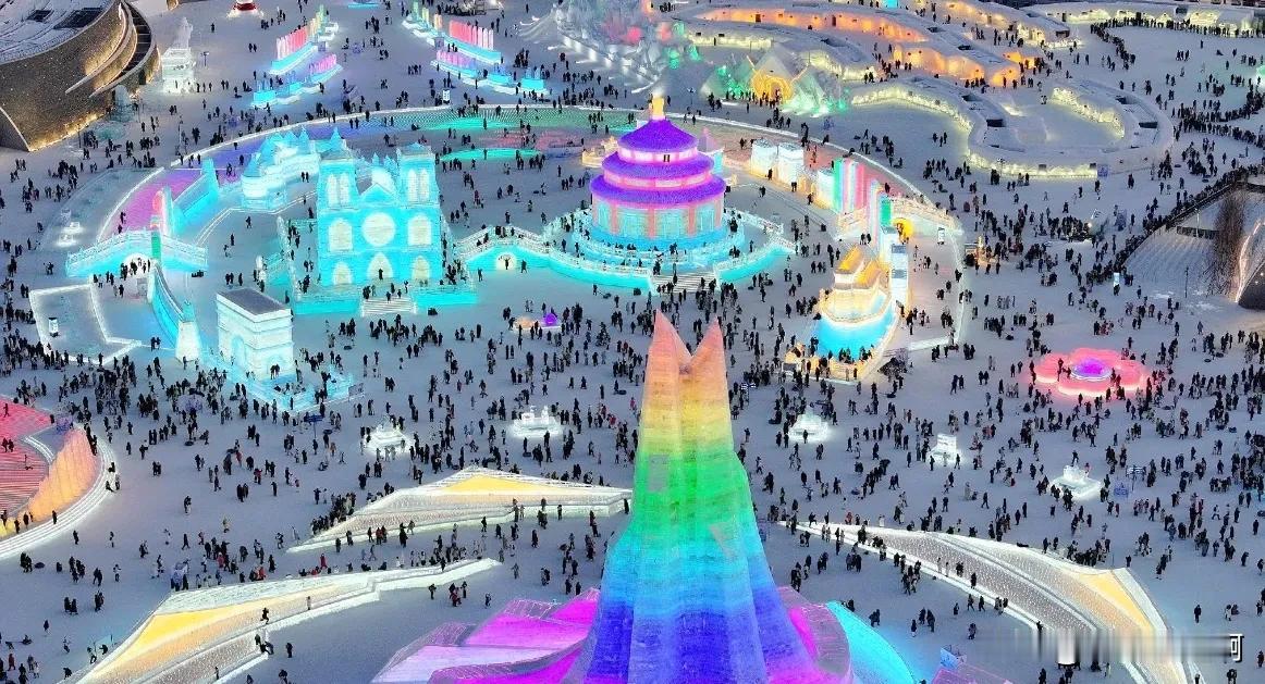 “尔滨，认识你这么久了，人造月亮，热气球，飞马踏冰，土豆大棚，还有鄂伦春族，这些