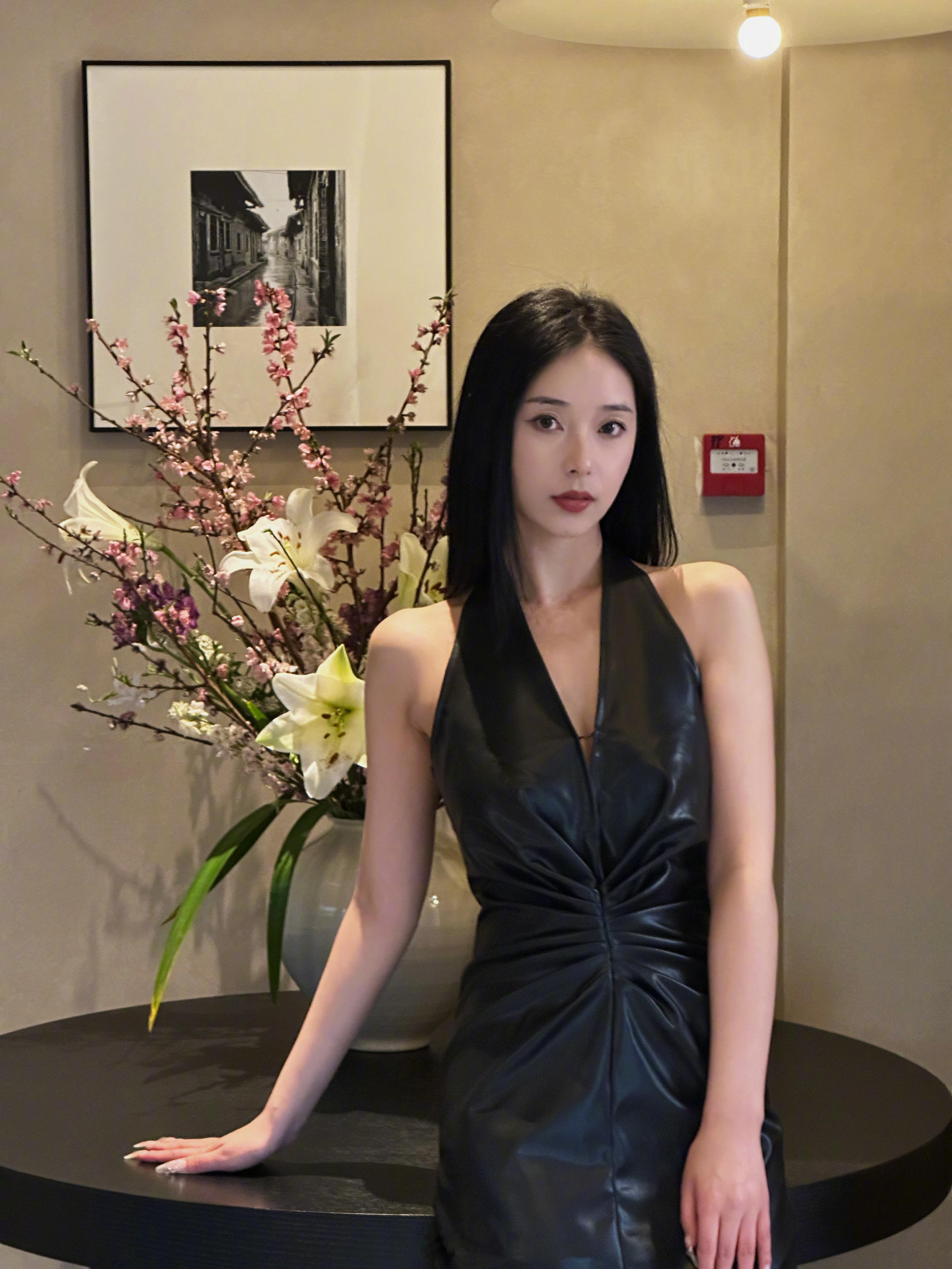 御姐风穿搭的女孩 ​​​
