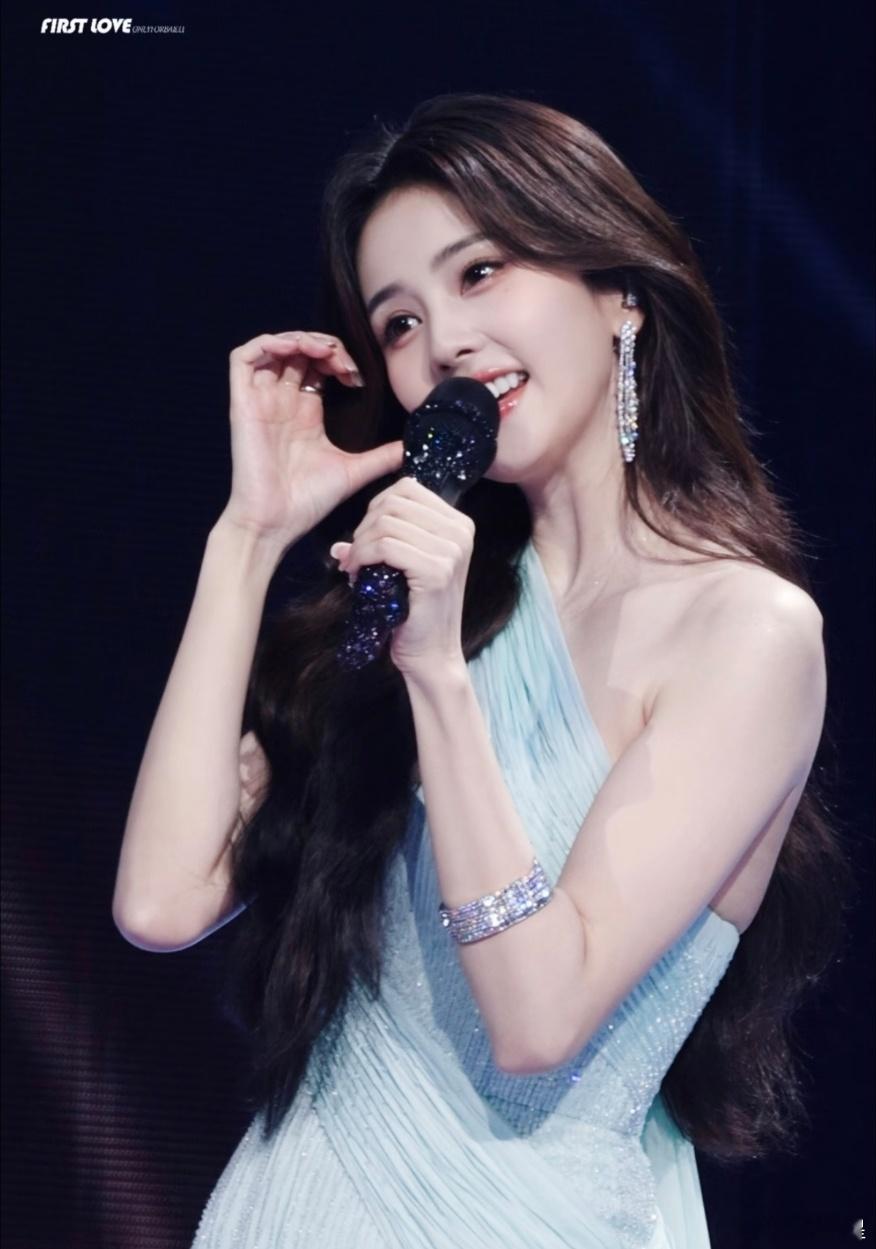 白鹿6月微博演员影响力TOP1女神伟大，女神好美 