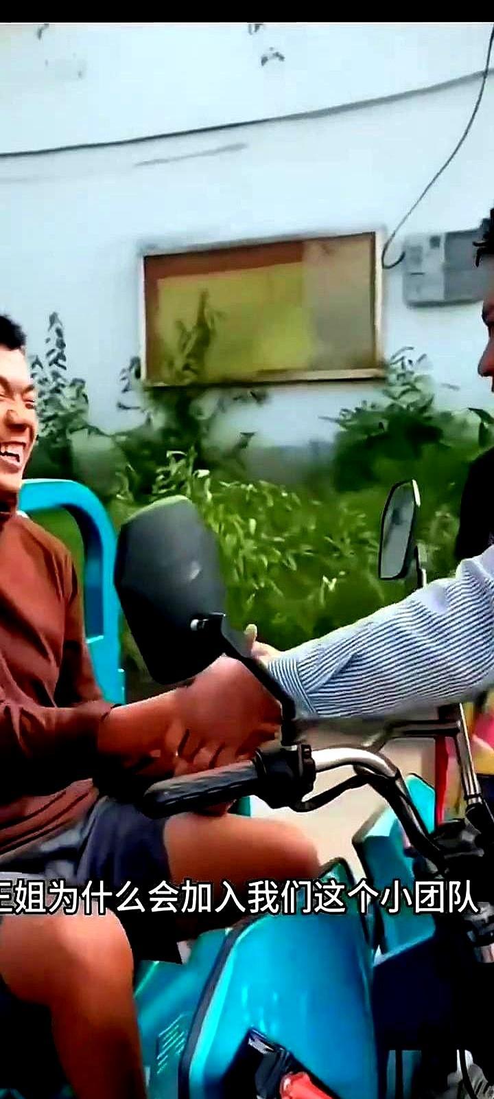 之前乱嗑亮哥和周敏CP的人，脸都被打肿了。
 
之前俩人搭伙拍乡村日常，经常一起