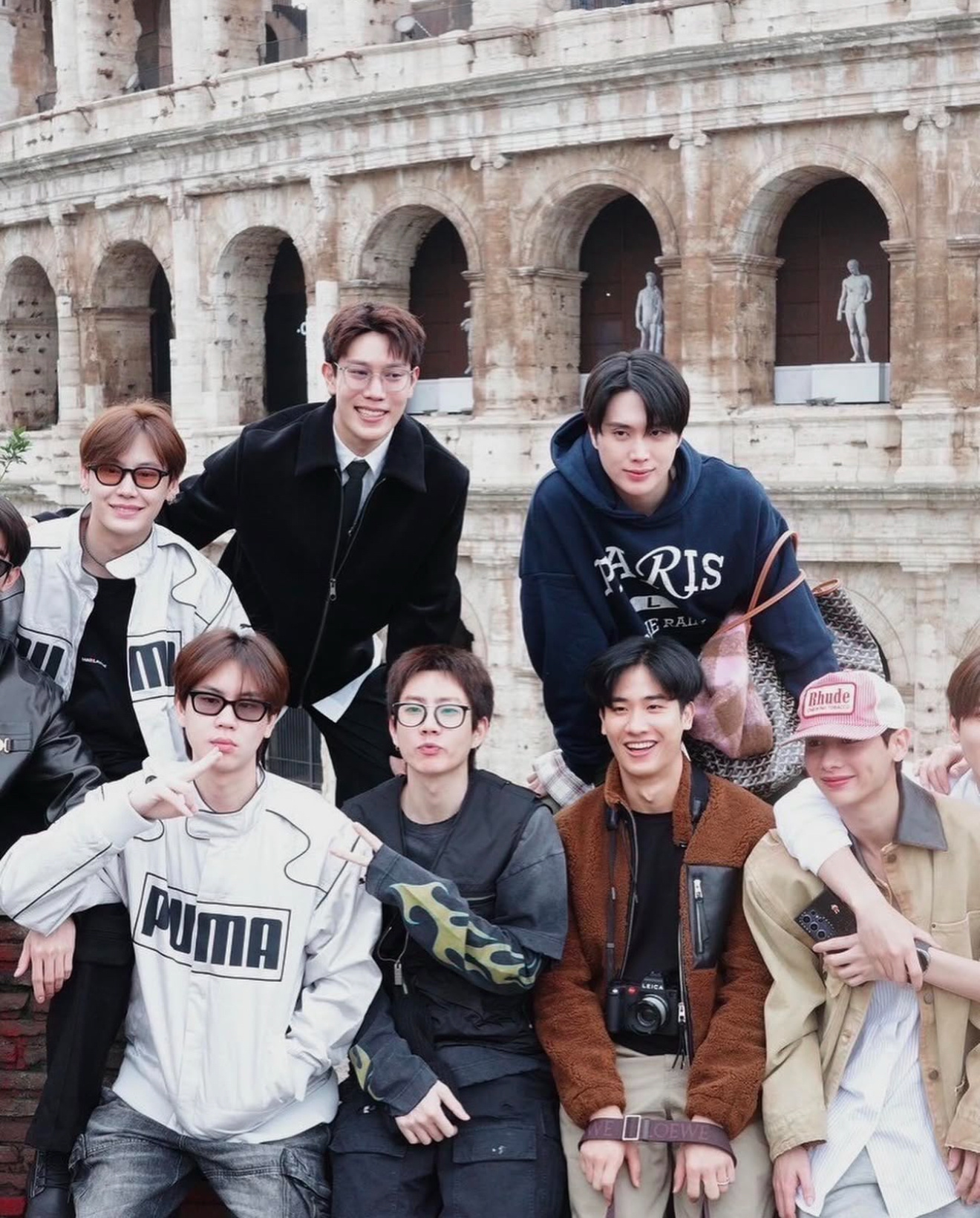 ？？？方伟奇你怎么还换了个墨镜？？？？？ 