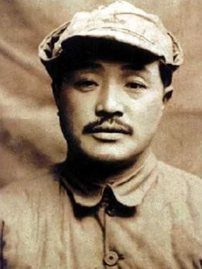 1969年贺龙临终前思念主席，弥留之际做感人举动：又见一次毛主席

“1969年