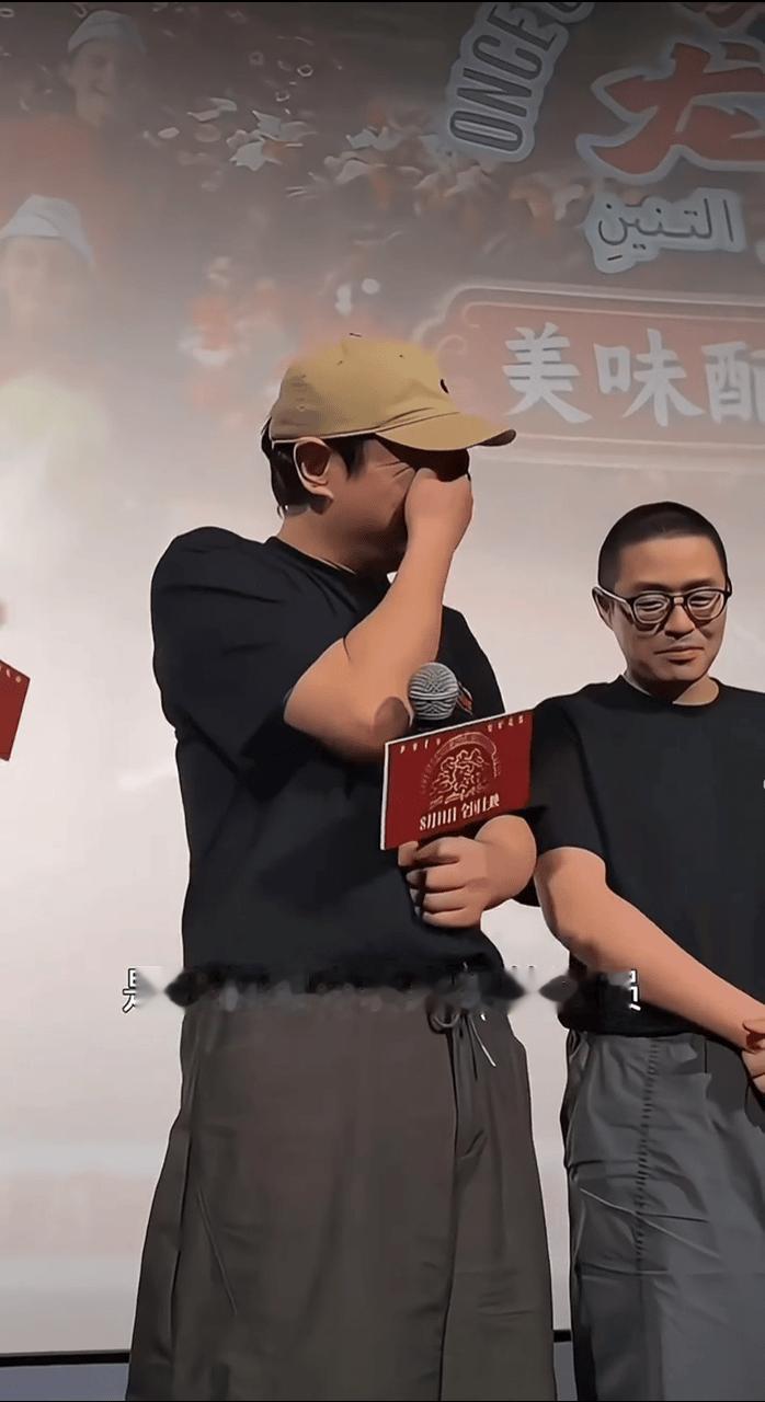 沈腾回去得偷偷的哭一场这份来自观众的肯定，真的比奖项更重 粉丝给沈腾颁荣誉证书