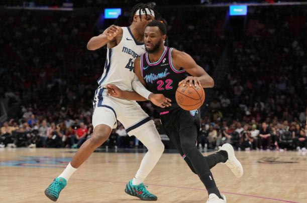 NBA官方重点处罚两名球员，这两名倒霉蛋双双被处罚35000美元。这两名惨遭处罚