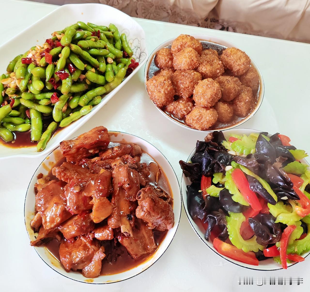 这几天饭后锻炼身体有点吃不消了！两条腿酸疼酸疼，特别是大拇指老茧磨出血泡了！本来