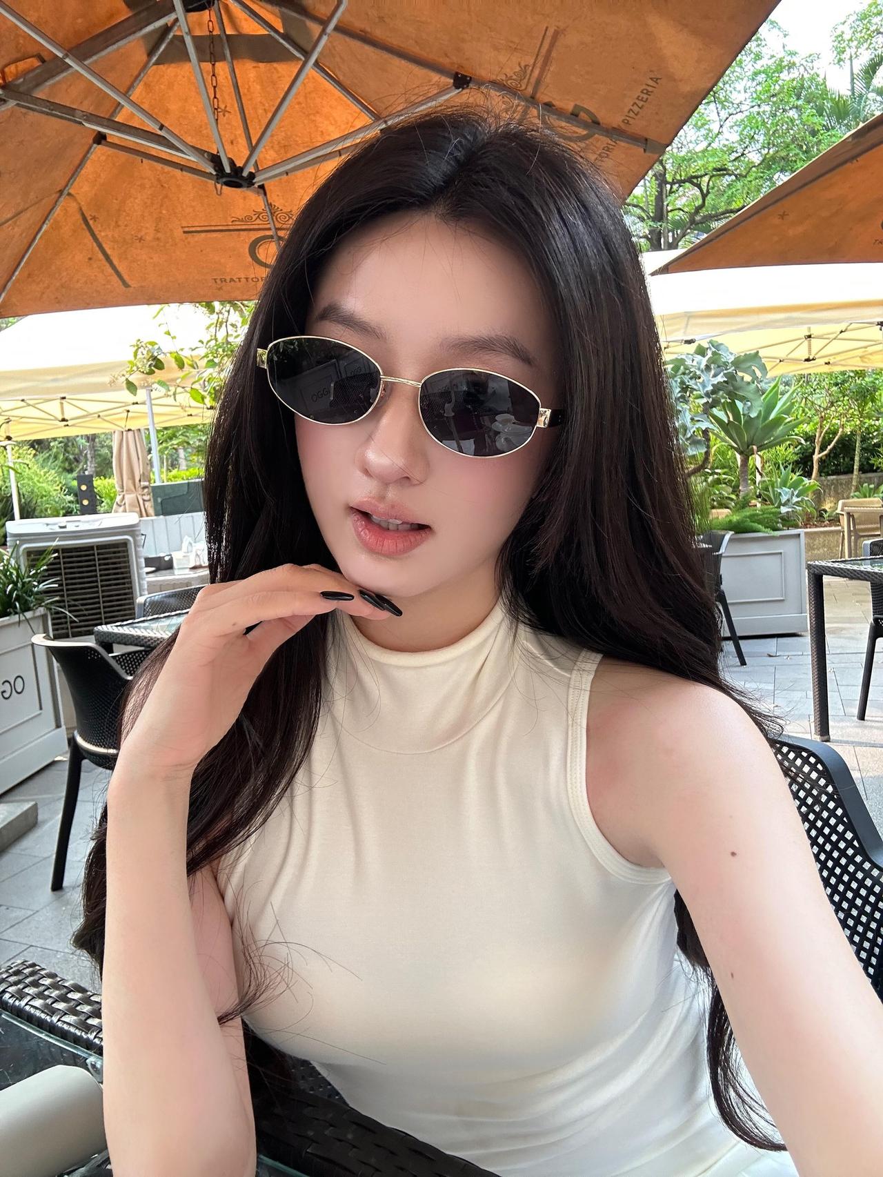 慢慢生活好好爱自己，不慌不忙也能闪闪发光，简单自在就是最好的状态。好好生活 女生