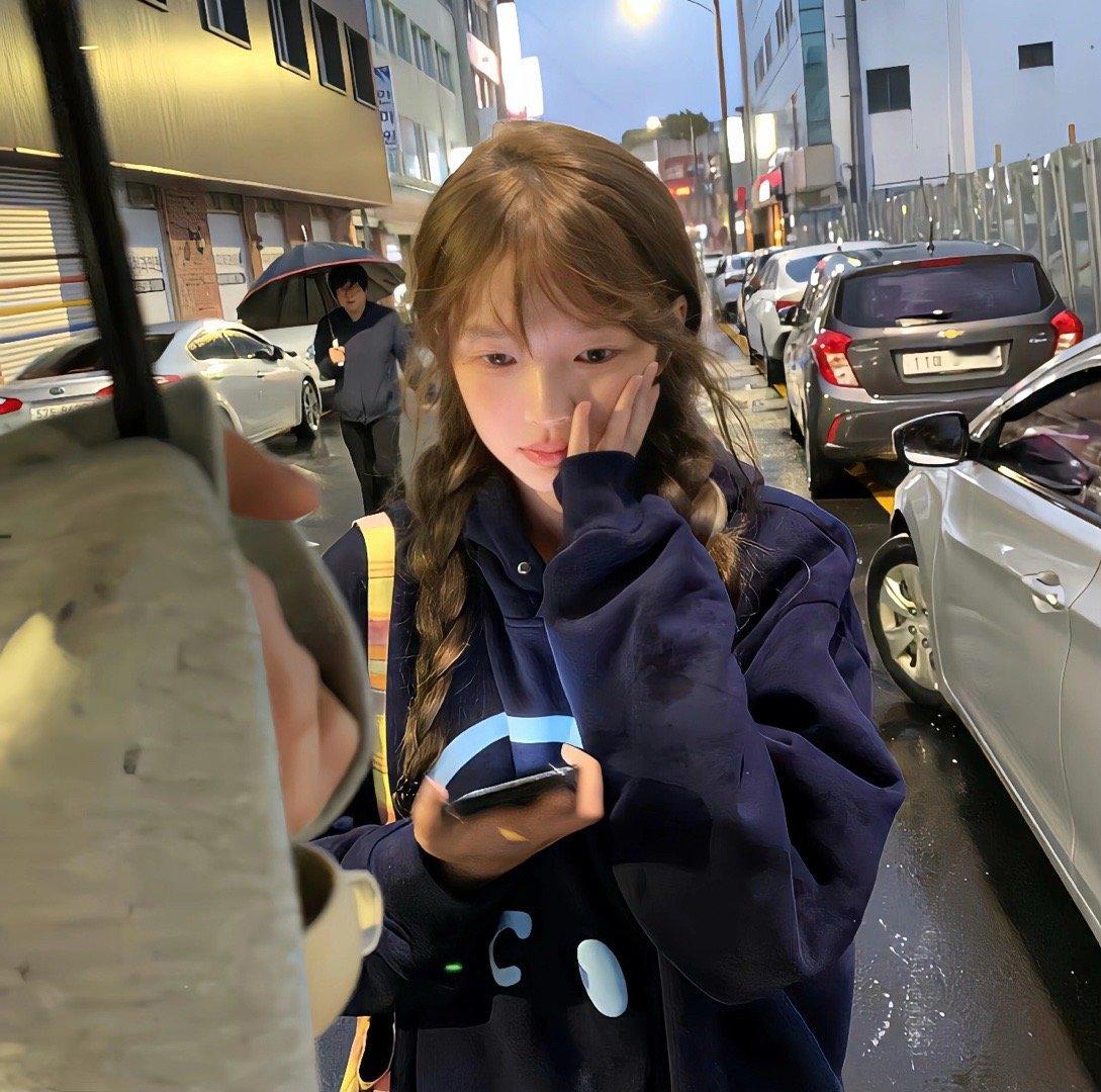 最痛苦的莫过于，你觉得对方是那种嘴硬的人，所以你放下身段去哄，去揣测对方冷冰冰行