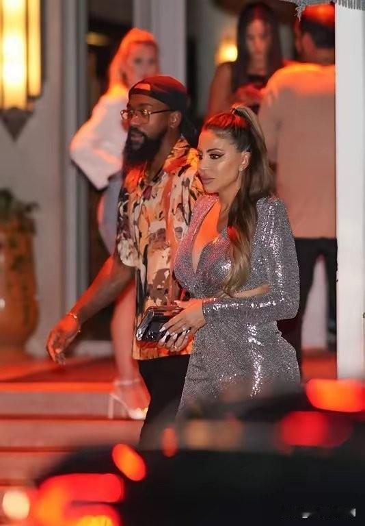 乔丹儿子马库斯的恋情，简直比年度连续剧还抓马！🎬
上一季还和皮蓬前妻拉尔萨携手