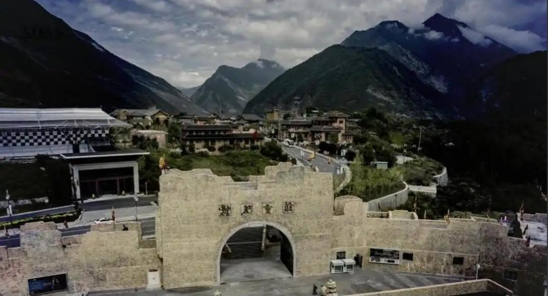 地震专家道出惊人说法：地震里失踪人员，实则坠入地表之下！九寨沟旁曾有叠溪古城，昔