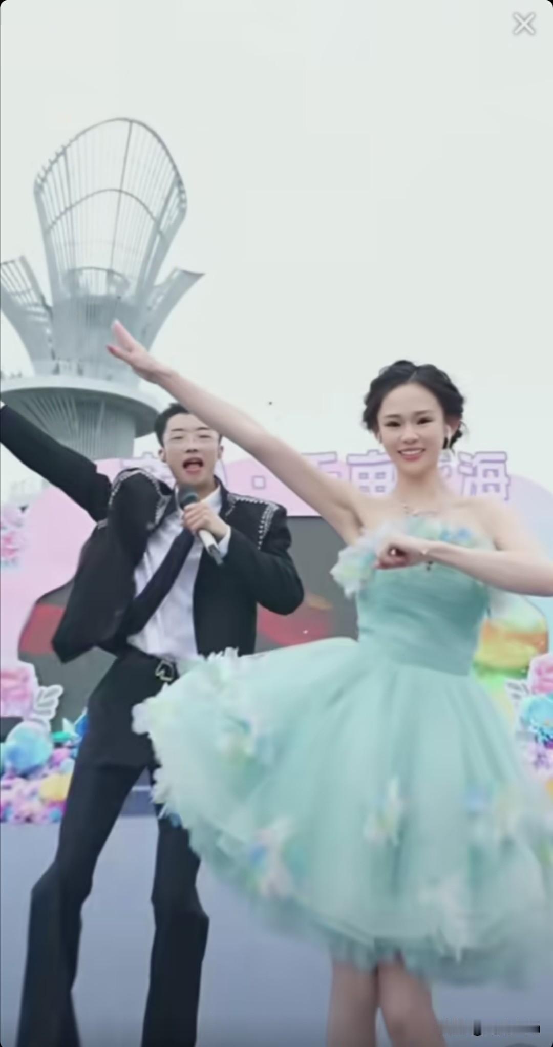 说实话，以前刷到郭有才唱歌，觉得也就那样吧。但今天看了他和媳妇在老家菏泽跳科目三