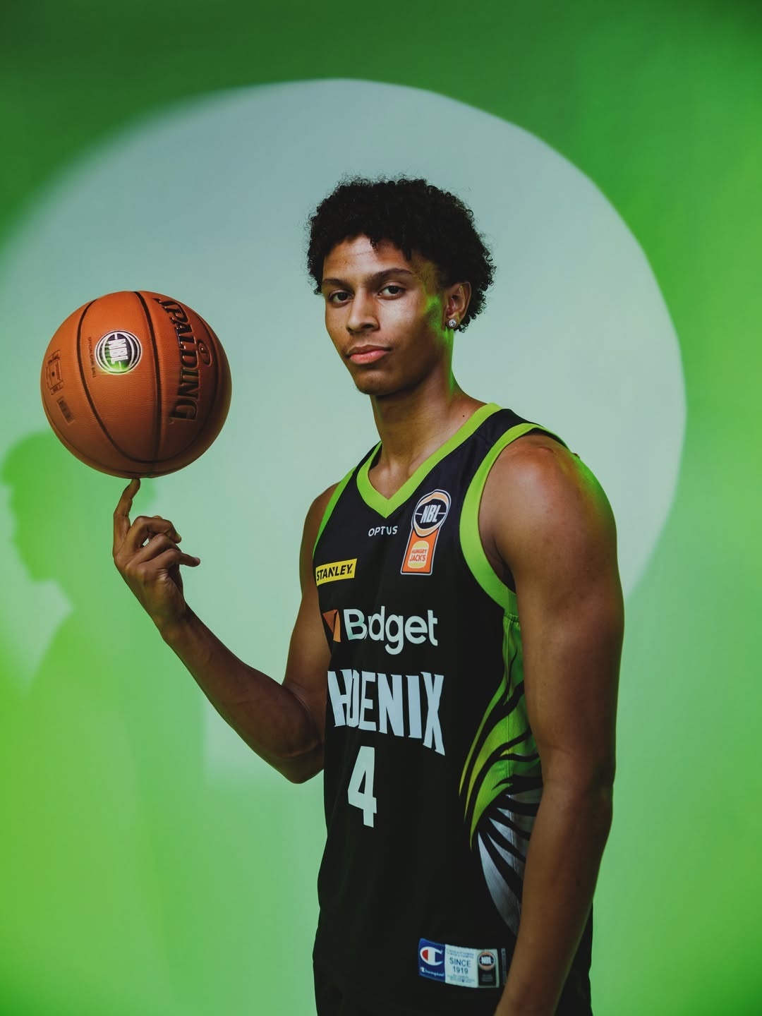 ESPN记者：丹尼尔斯亲弟投篮和阅读进步明显 有很大机会被NBA选中老鹰亚特兰大